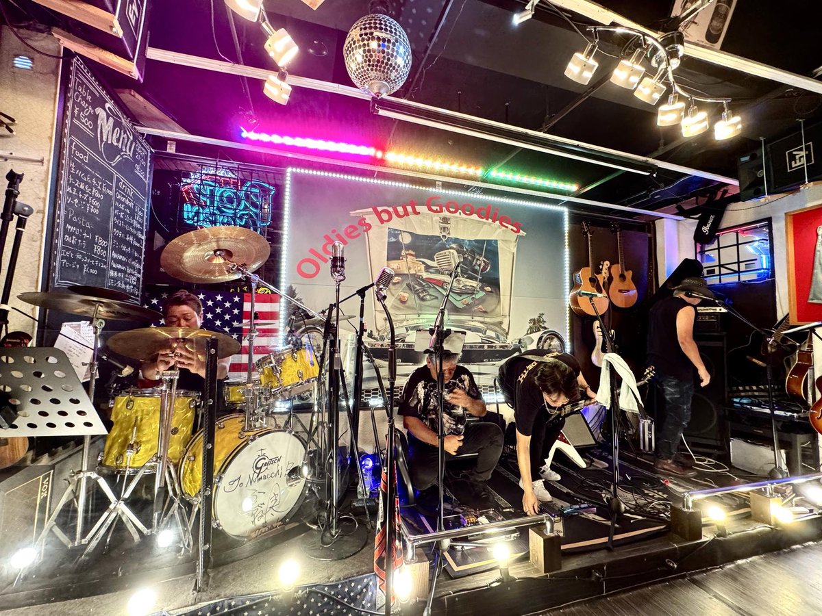 blackrain201301's tweet photo. Numacchi Bar の盛喜、そしてスタッフさん、またPAで気張ってくれた小西くん、大変お世話になりました。
今回も楽しく過ごせました、ありがとうございました。

とにかく暑い 暑い 熱い一日でありましたね。
次回はどの様な形で開催されるか楽しみで待ち遠しいです！ https://t.co/9ioLUvOnyf