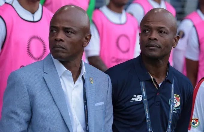 AE122903's tweet photo. @STJAMESSANN Julio y Jorge Dely Valdés https://t.co/YHkhixqqoJ