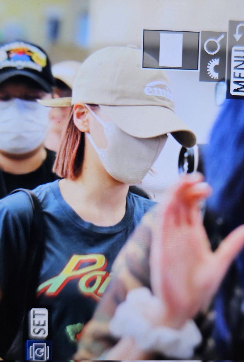 Diary_0022's tweet photo. 240810 인천공항 르세라핌 김채원 프리뷰
@le_sserafim #르세라핌 #LE_SSERAFIM #김채원 #キムチェウォン #KimChaeWon #채원 https://t.co/yaEKtHx9CB