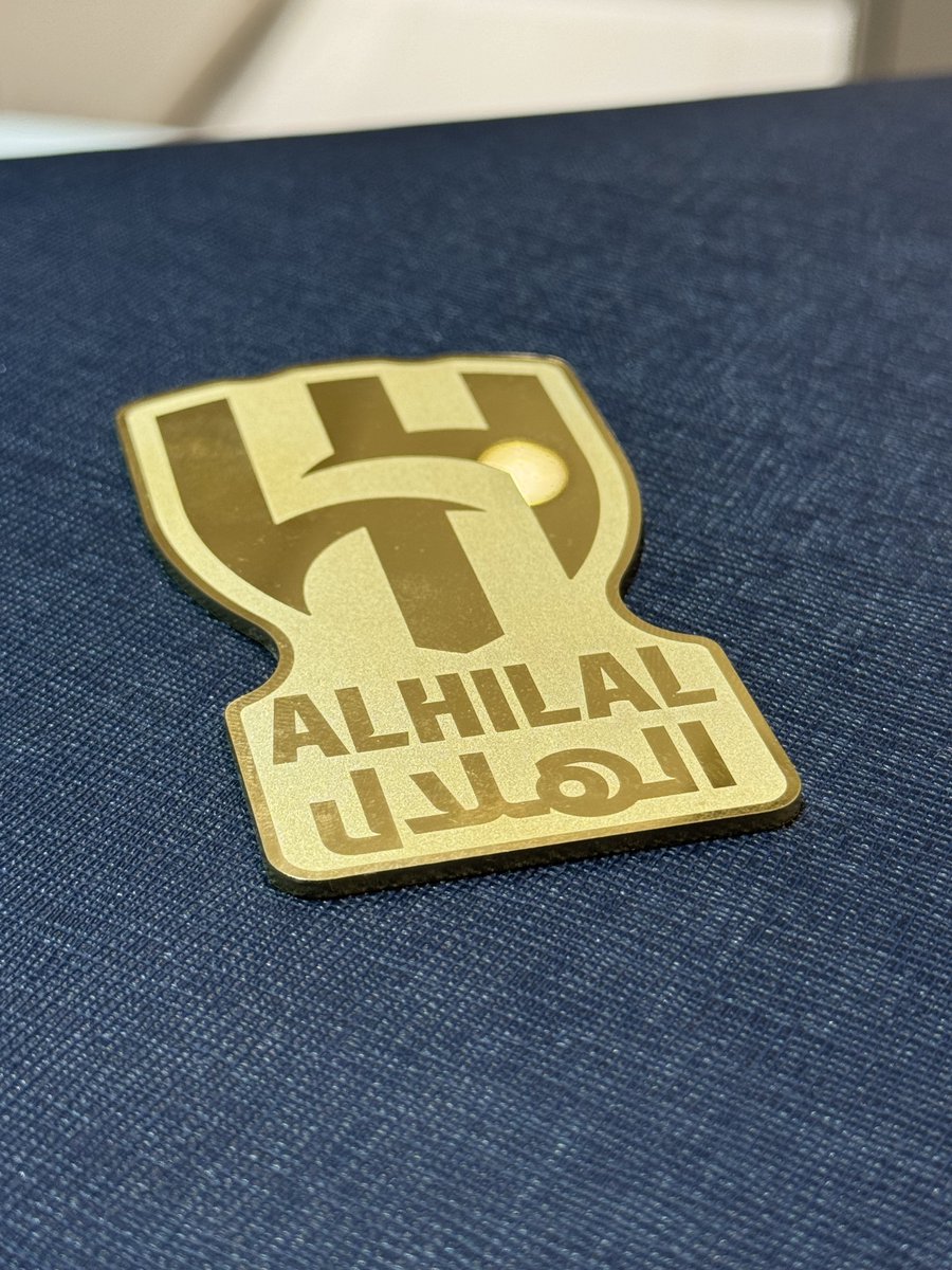 بقيادة رجالٍ على قلب رجّال..

 منذ نشأة هذا النادي العظيم #الهلال ، وهو قائم على التقدير والاحترام والوفاء لرجاله، وما زال هذا النادي الاستثنائي يبعث بهذه الرسائل الجليلة التي تعد جزءًا لا يتجزأ منه..

وصلتني هذه الهدية المميزة من نادي الهلال، بصفتي أحد الأعضاء الذهبيين، متشرفاً