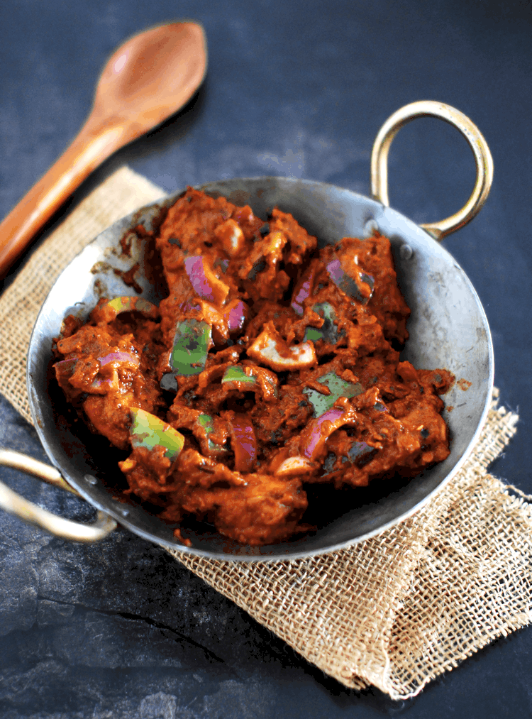 CloudFeasta's tweet photo. Spice up your meal with Kadhai Chicken! A fiery and flavorful North Indian dish cooked to perfection in a traditional wok. 🍗🌶️ #KadhaiChicken #NorthIndianFlavors #SpicyDelights #FoodieFavorites https://t.co/6nukKKRGbM