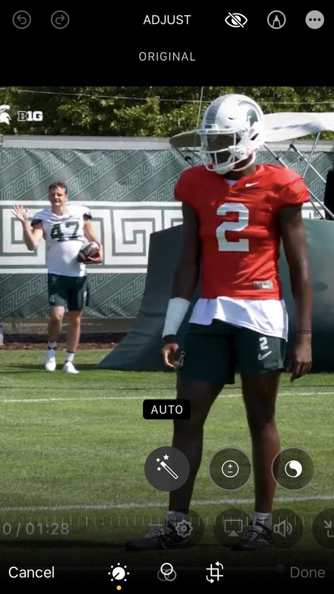 mwenzel2's tweet image. Perfect visualization of the difference between QBs and long snappers.