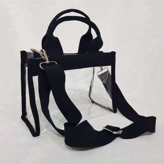 NjeloAu's tweet image. Yang mau Sewa/Beli TAS PVC bisa langsung chat aku aja ya. Hari ini aku stay di Tennis Indoor :) 

#suhojakarta #SUHOMEinJakarta #TasPVC #Jastip