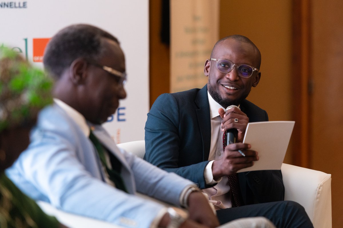 dembagueye's tweet photo. Cher @buuur_sine, ton intervention a carrément propulsé notre #OBSpace 🚀 dans une toute nouvelle direction. 

Un grand merci à toi pour la générosité dans le partage des outils de #Networking et surtout d'avoir pris l'initiative d'intervenir. Nous avons beaucoup apprécié. 

Pour récapituler, quelques outils que tu as partagé avec nous ce soir : 

- Les Ice Breakers ❄️🔥💦 
- La Bulloterie ( https://t.co/2HnQWGiii3 )
- La "CommunAgir" ( https://t.co/ZrGak6TYqY )

Jërëjëf. #kebetu