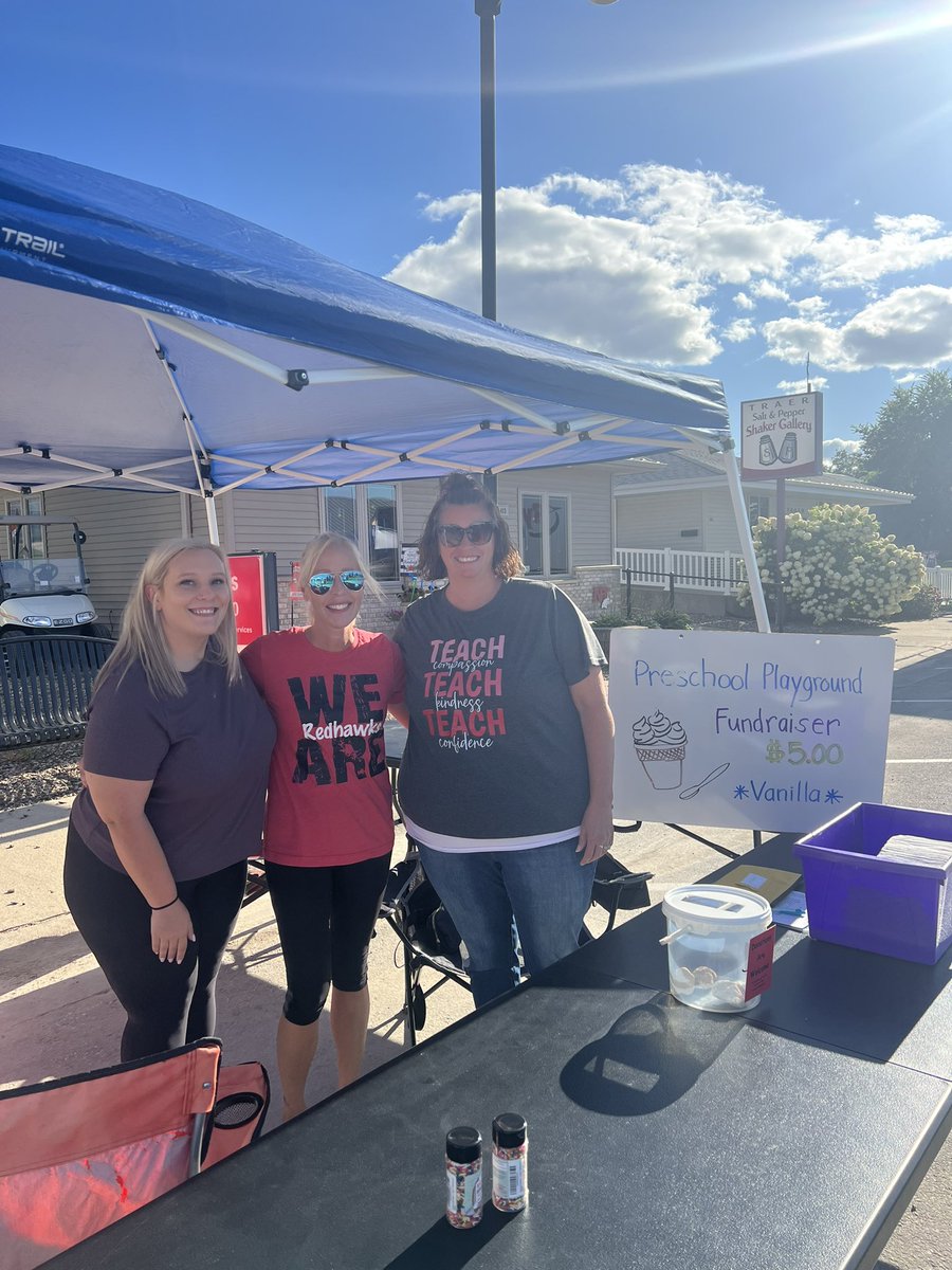 taylorhoward121's tweet photo. Thank you to all of our volunteers who are taking shifts at our Preschool Playground Fundraiser at Traer Days this weekend! Please stop for some yummy ice cream that benefits the future of @NTRedhawks #NTPROUD https://t.co/W0H9IjzxcI