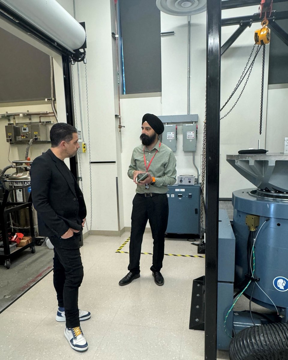 panos_panay's tweet image. Lots of fun putting products to the test in our reliability lab #Lab126