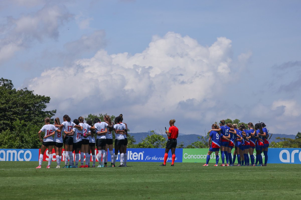 CANWNT's tweet photo. Fought until the end. //
Nos filles se sont battues jusqu'au bout.

#CANW15 https://t.co/dsRxwllXgz
