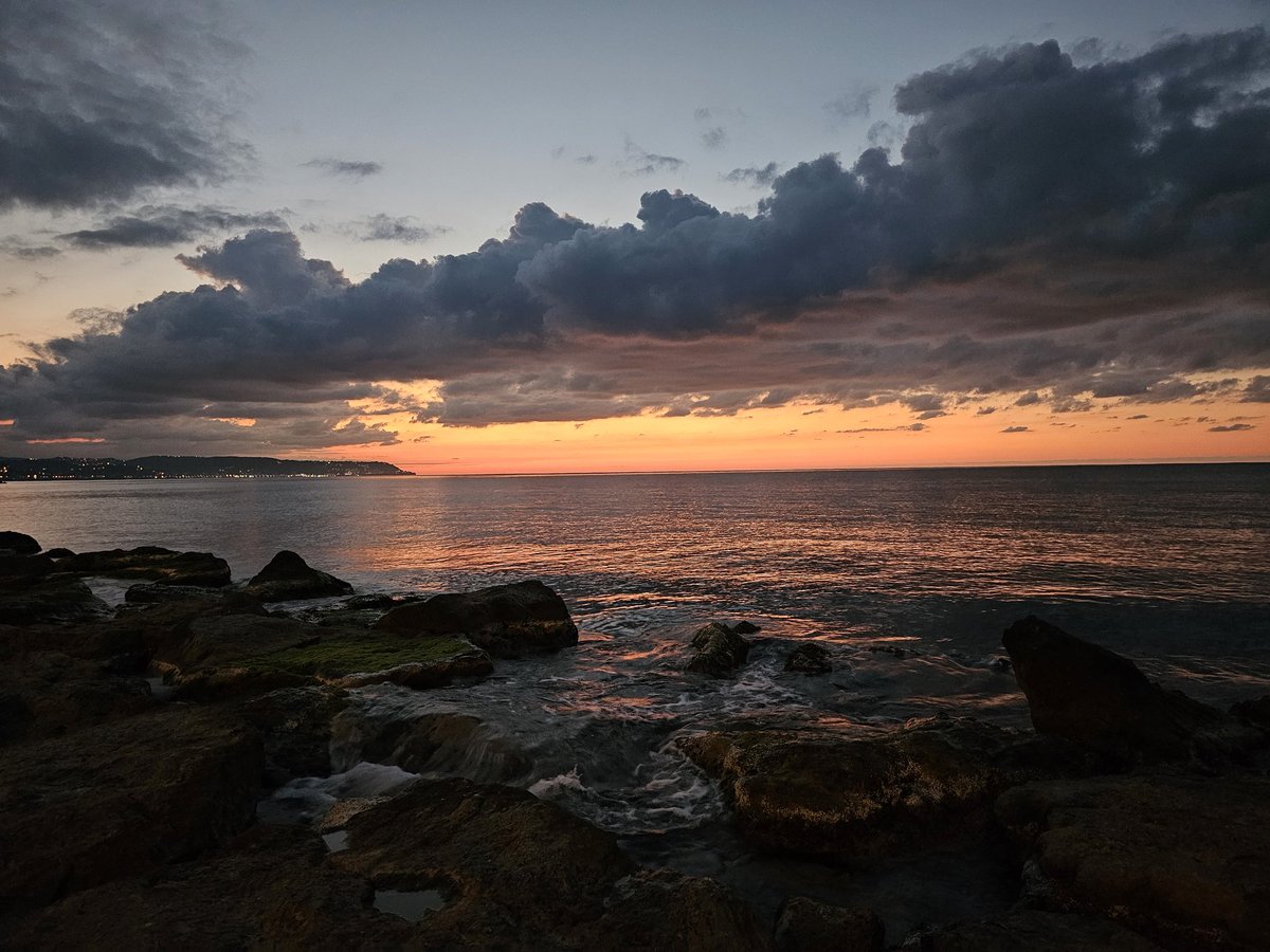 Bu akşam Trabzon'a doğudan bir bakış yaptık. Yine güzeldi. Her zamanki gibi.