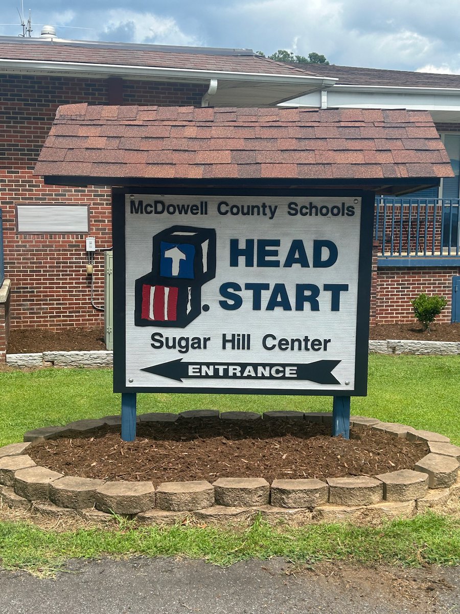 MCSHeadStart's tweet image. Thank you so much to the McDowell Chamber of Commerce and Mountain Ridge Health and Rehabilitation for taking the time to help make our campus look great! So much work went into organizing the &quot;Days of Service&quot; project for McDowell County Schools, and we are so grateful!