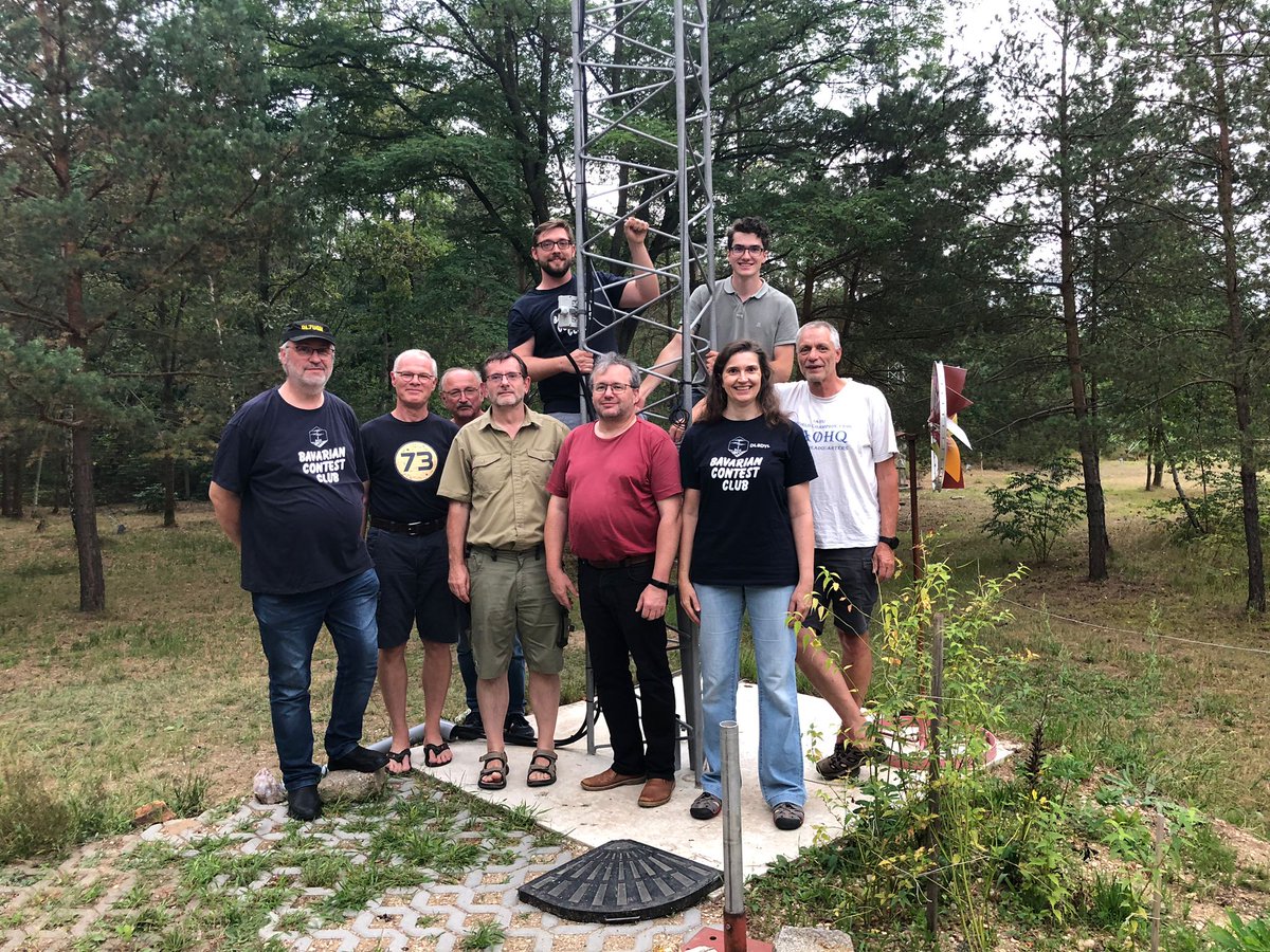 DK6SP's tweet photo. Hope to seeing you on the bands and livescore during #WAECW this weekend!
Make sure to work #DA2X on all bands, we are ready for your QTCs π
L-R: DL7UGN, DK3WW, DL3DXX, DF7TH, DK6SP, DL9DRA, DM7XX, DL8DYL, DL5AXX
Good luck to all participating, may the conditions be with us. https://t.co/iixnAU60Ud