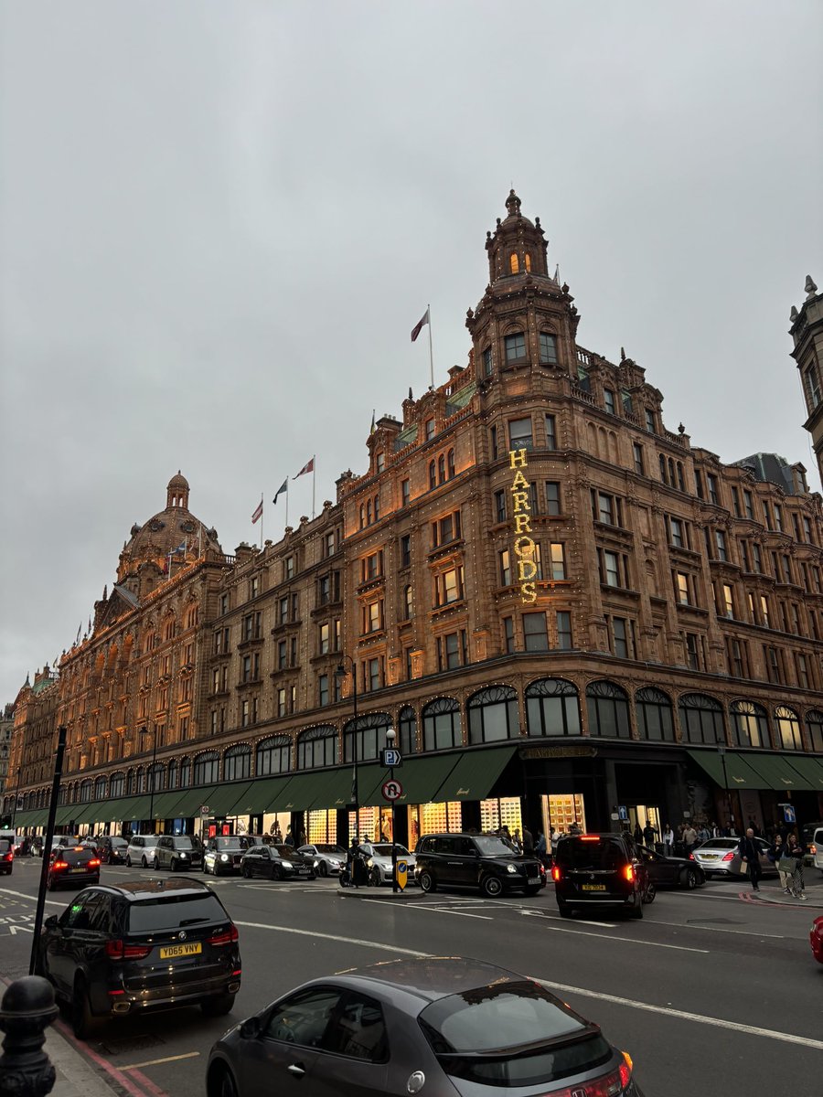 salma_aabdullah's tweet photo. London, time to say goodbye https://t.co/pWHHVHy07m