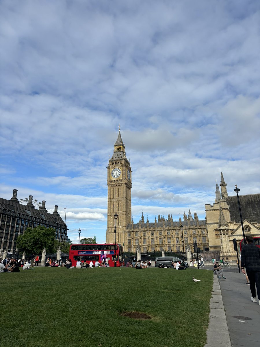 salma_aabdullah's tweet photo. London, time to say goodbye https://t.co/pWHHVHy07m