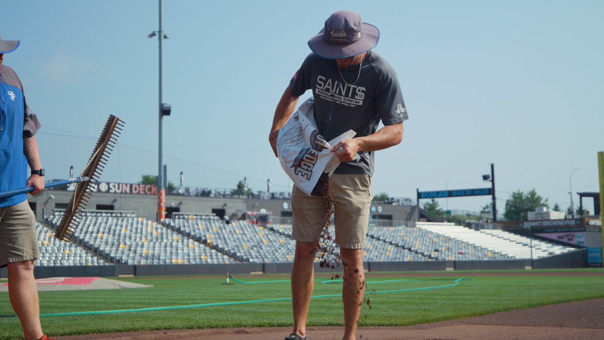 DuraEdge's tweet photo. Our newest product in 2024 could be the most versatile one in our infield toolbox.  HydroPro is pre-moistened DuraEdge Professional infield soil that is ready to use right out of the bag.  With the higher clay content, it binds well with your existing infield soil.

Applications:
-Building the base, sides and back of pitching mound
-Backfilling infield edges
-Installing into high wear areas (ex: lead-off area)
-Economical solution to fortifying mound slope and batter's boxes at low maintenance facilities

Available in both 50 lb bags and 1-ton Super Sacks.

#DuraEdge #HydroPro