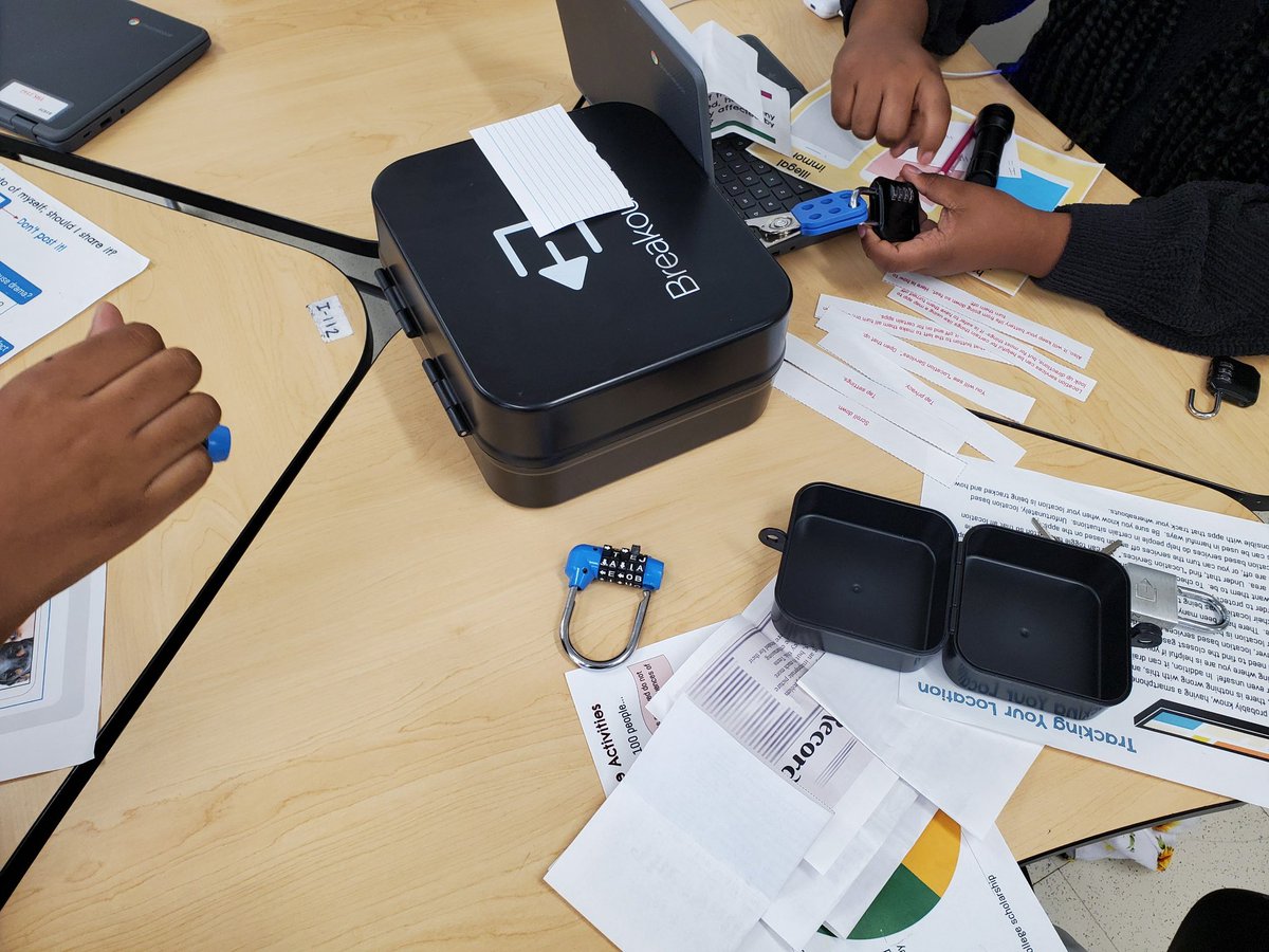 CareerTech_TPSD's tweet photo. Think before you post! Exploring Computer Science students enjoy @BreakoutEDU! #onlinesafety #internetetiquette #cte https://t.co/fcWe3RaS5X