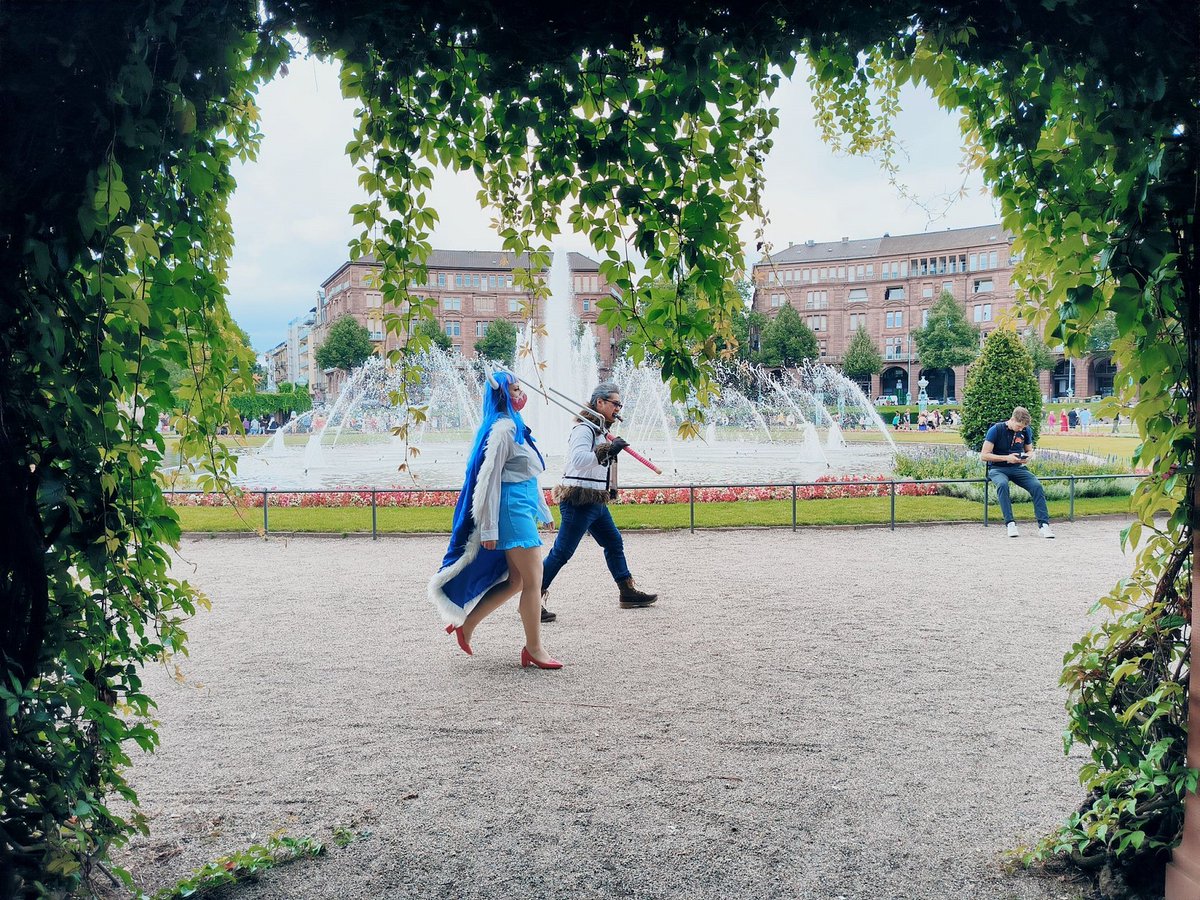 Zwei weitere Fotos von der Animagic 2024🙂.
Zu sehen sind red_tarrow (instagram) als Katakuri und <a href="/Abbadon821/">Abbadon82</a> als Smoker und ich als Ulti.

#animagic2024 #animagic #onepiececosplay #onepiececosplayer #katakuri #smoker #ulti #cosplay