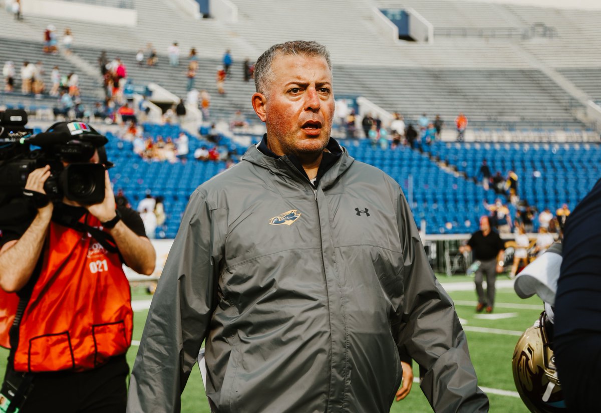 JamesLarsenPFN's tweet photo. BREAKING: Memphis Showboats HC John DeFilippo and the #UFL are parting ways per sources, as reported by @UFLNewsHubcom.

DeFilippo served as the HC for the USFL's Breakers in 2023, before taking over Memphis in the merger process.

Brand new slate for @USFLShowboats in 2025. https://t.co/ZKhDCMl98F