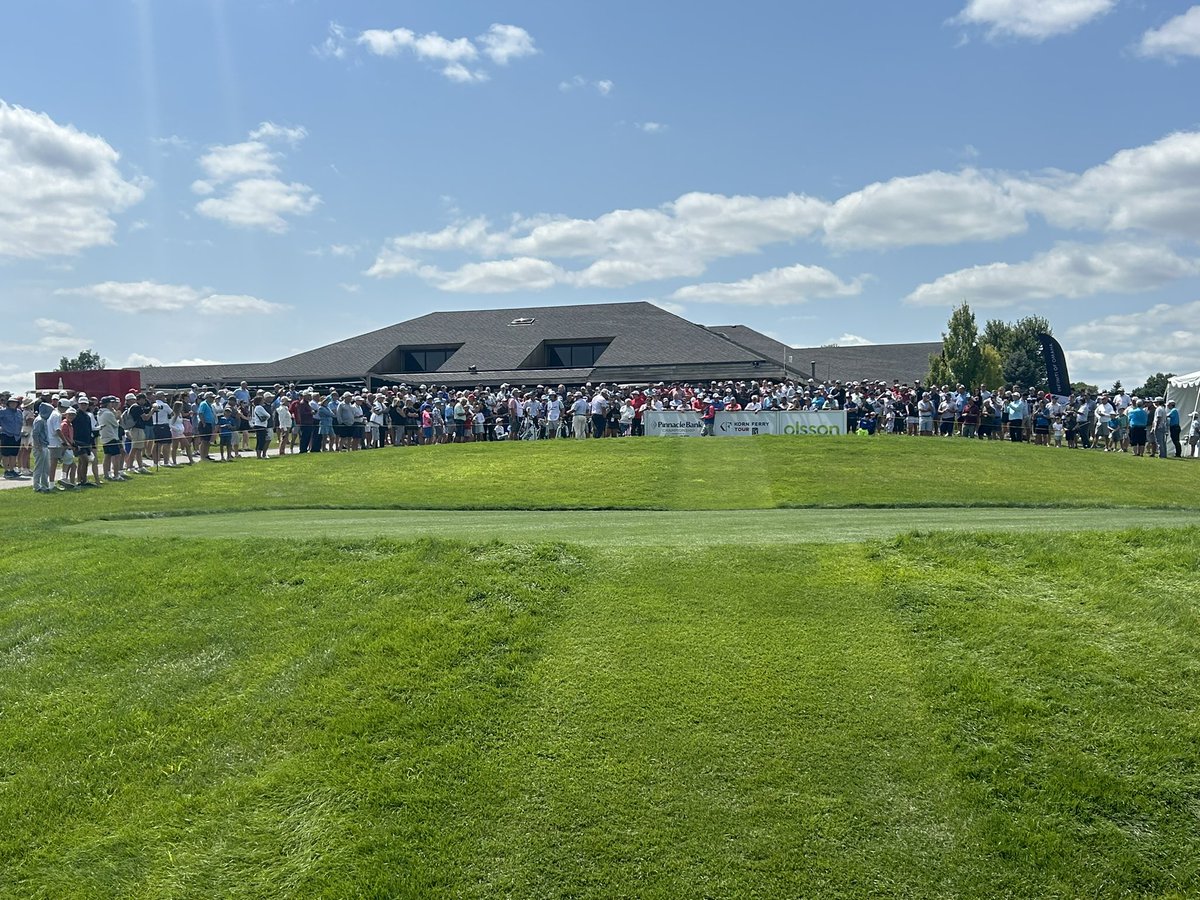 pinnbankgolf's tweet photo. The Gutschewski crowd 📸 https://t.co/hntL2ZiUuj