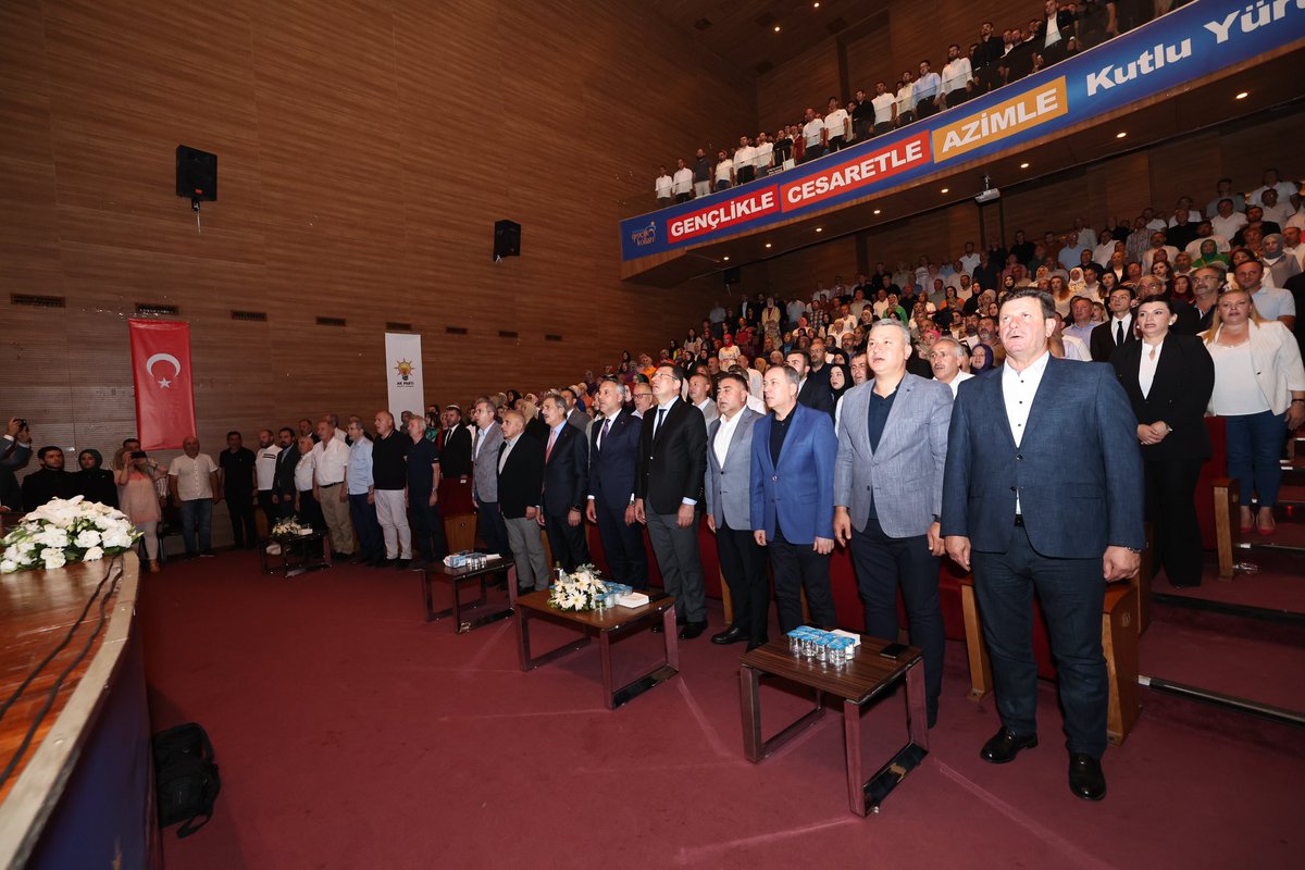 yunustever's tweet photo. Büyük ailemizin her bir ferdine yürekten teşekkür ediyorum!

Bugün, Genel Başkan Yardımcımız Sayın Ali İhsan Yavuz’un katılımı ile 77. Genişletilmiş İl Danışma Meclisi Toplantımızı büyük bir coşku ve heyecan içerisinde gerçekleştirdik.

Liderimiz, Cumhurbaşkanımız Sayın Recep Tayyip Erdoğan’ın işaret ettiği yeni hedeflerle yolumuza gayretle, azimle, ilk günkü aşkla yürüyoruz.

Şimdi yeniden yine, cadde cadde, sokak sokak, hane hane gönüllerde olmaya, vatan aşkıyla çarpan yüreklerle bir olmaya devam edeceğiz! Meclisimizin hayırlara vesile olmasını temenni ediyorum. #BirlikteDahaGüçlüSakarya