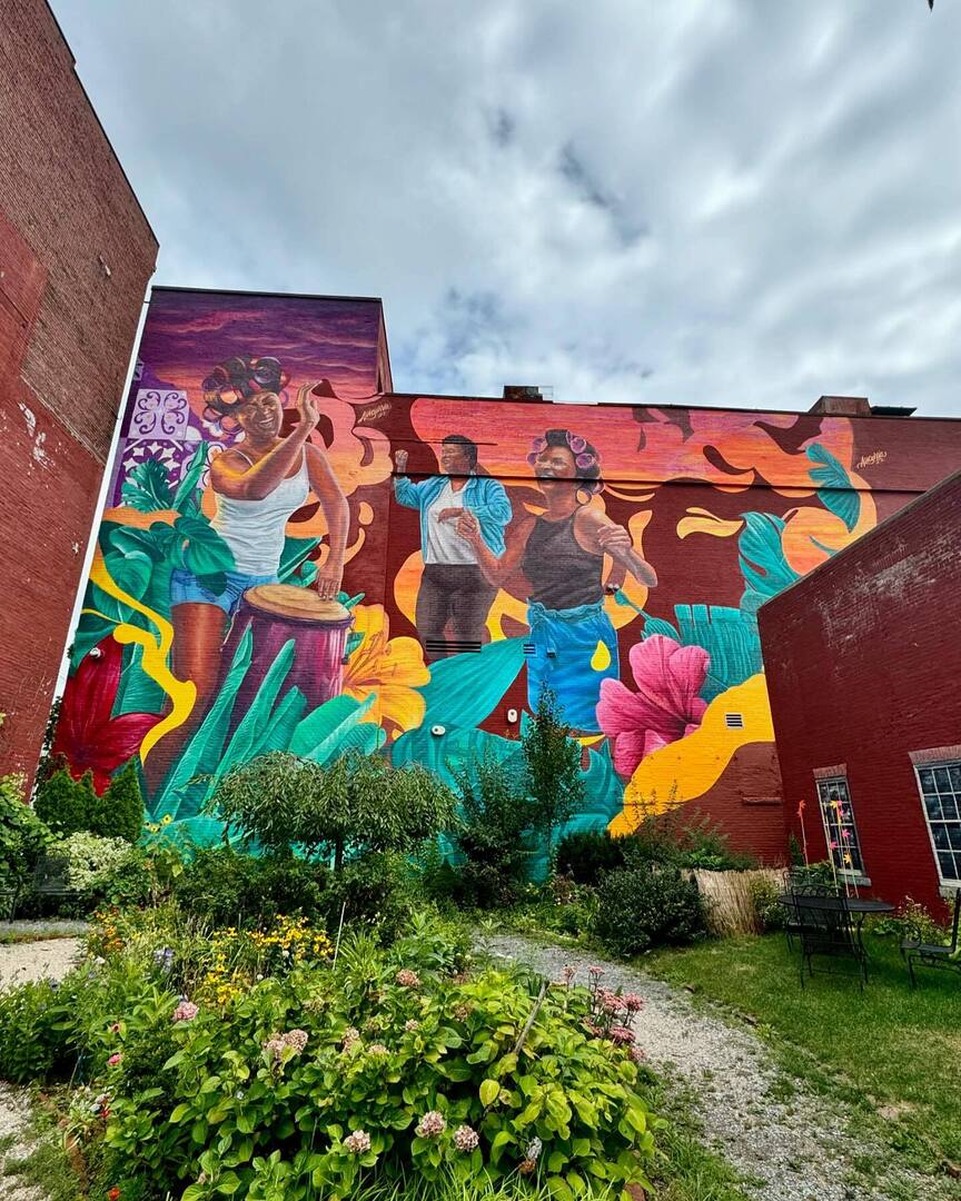 dagaus190's tweet photo. Spent Wednesday with my friend Mindy who lives in Lowell now. Misunderstood which bus to take to the North Station to catch the commuter line to Lowell so jumped in a Lyft. We walked around Lowell (a National Historical Park), toured the Boott Cotton Mil… https://t.co/4rJyosGvka https://t.co/yxtu95slsG