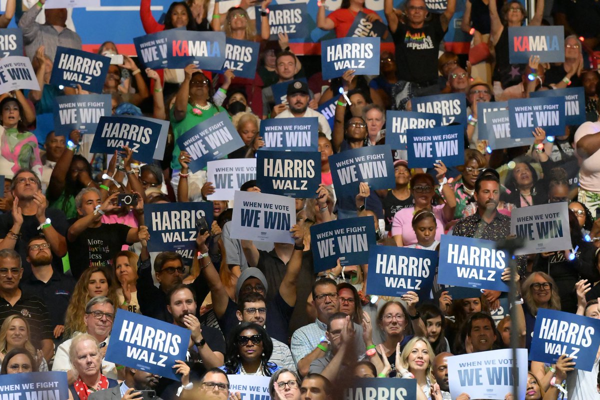 SPBMcKenna's tweet photo. What a contrast in the Americans who attend a #Harris rally OR a #Trump rally.

#HarrisCrowd ~ #Normal everyday patriotic Americans who want FREEDOM.

#TrumpCrowd ~Unpatriotic Americans who want REVENGE!  Toothless with tatts, red caps, diapers over jeans, patches on ears, #WEIRD https://t.co/fn4kxWjCnL