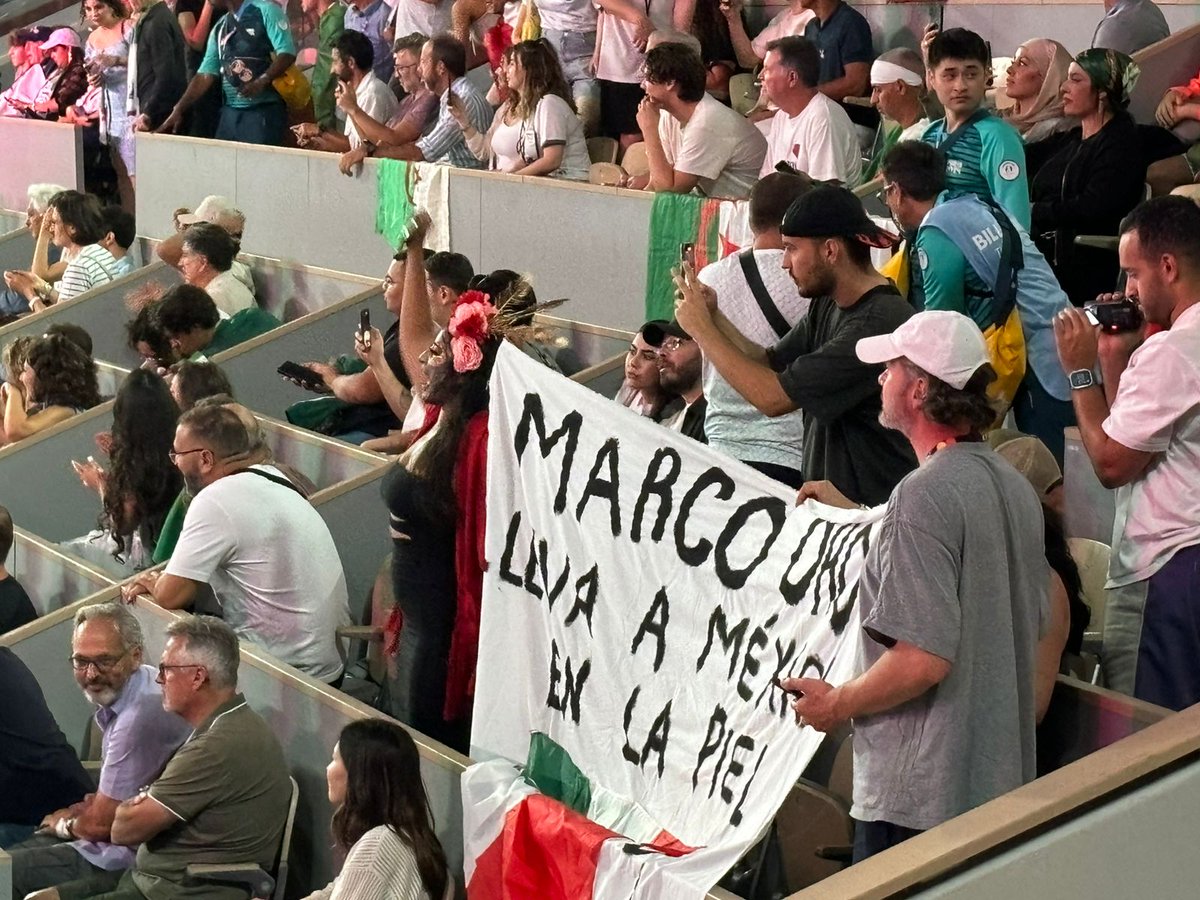 ESPNmx's tweet photo. 🇲🇽 "Marco, Marco, Marco..." 

Retumba Roland Garros con el grito de los aficionados mexicanos https://t.co/omuWCxw5UD