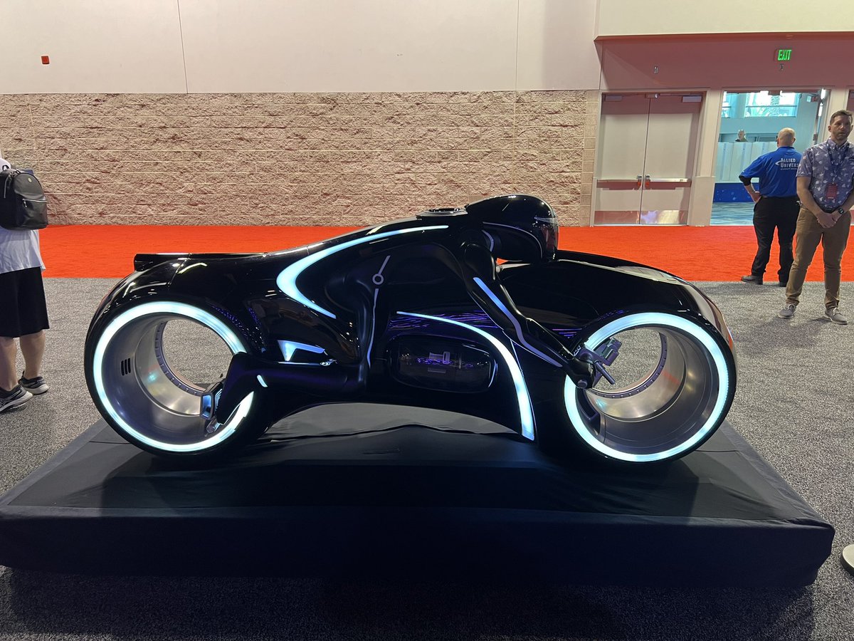HunterBVideo's tweet image. Tron showing up on the D23 show floor, do we see something from Tron: Ares later tonight? #D23 #Tron
