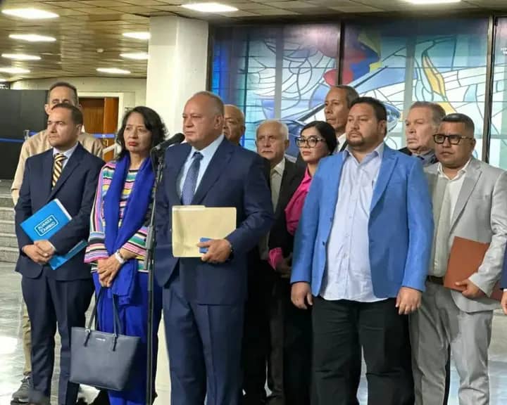 #Enterate En representación de nuestro partido, el camarada <a href="/WBenavides_MRT/">Williams Benavides</a> Sec. Gral. Nal. acude ante el TSJ, junto a representantes de los partidos del GPPSB para darle continuidad a la investigación del recurso electoral introducido ante este órgano por el Pdte. <a href="/NicolasMaduro/">Nicolás Maduro</a>
