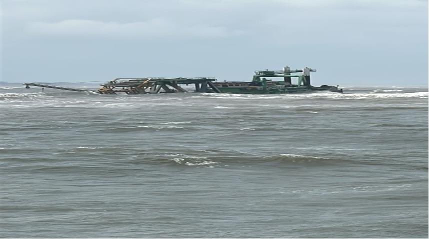 ZagazOlaMakama's tweet photo. NIGERIAN NAVY RESCUES 59 PERSONS FROM DROWNING IN TURBULENT WATERS BUT LOSES ONE OFFICER

On 30 July 2024, the Nigerian Navy received a distress call from MV AMBIKA 4, a dredging vessel working at Okpobo field contracted to Sterling Global Oil Limited. It was reported that the vessel was at risk of sinking near Okpobo River entrance, an area known to be turbulent at this time of the year. Accordingly, Nigerian Navy Forward Operating Base BONNY deployed a Rescue Team comprising 10 armed personnel in 2 Interceptor Boats led by the Base Operations Officer Lieutenant Commander Gideon Yashim Gwaza, for the rescue operation. 

Attempts to approach the distressed vessel proved challenging due to the force of the waves and another squadron of 3 boats was dispatched to reinforce the rescue team. Additionally, another vessel, Nigerian Navy Ship GONGOLA, drones, Nigerian Navy Helicopters, and one Nigerian Air Force helicopter were deployed for the Search and Rescue mission. 

Eventually, all 59 crew were rescued successfully but the Base Operations Officer, Lieutenant Commander Gideon Yashim Gwaza paid the supreme price. He fell overboard accidentally during the rescue operation which lasted for about 10 hours from midnight of 29 July 2024 to 1000 hours on 30 July 2024. The Nigerian Navy deeply mourns the loss of Lieutenant Commander Gideon Yashim Gwaza, who bravely risked his life to save others. Lieutenant Commander Gwaza was a well-trained combat diver whose painful death reflects the risks and sacrifices of Nigerian Navy personnel towards the safety of Nigeria’s maritime domain. His dedication and sacrifice will forever be remembered.

A ADAMS-ALIU
Commodore
Director of Information