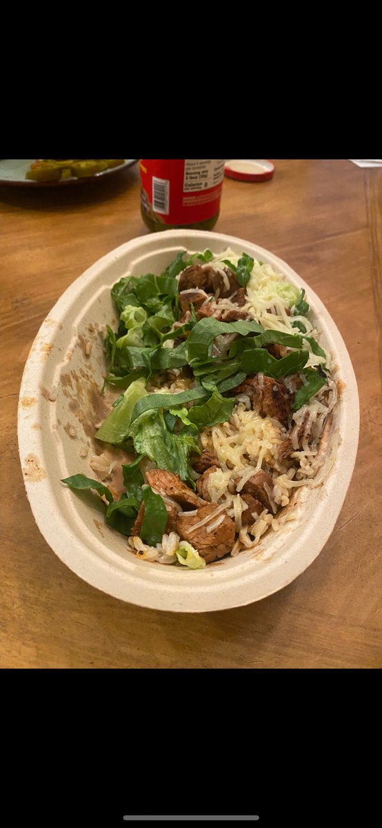 saviray's tweet photo. @ChipotleTweets come on now… this is TWICE in one week that my bowl has arrived either half full or like someone took a bite out of it… I order from you guys all the time and normally don’t have any of these issues. What is going on with this location? Portions &amp; packing 👎 https://t.co/QWNylUBpBm