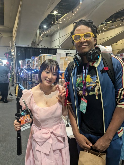 Y'all I RANDOMLY met @Shibukaho walking the vendor hall at the con 😂 I had no idea she was gonna be at<a class="tags" href="/tag/shibukaho">@shibukaho</a>