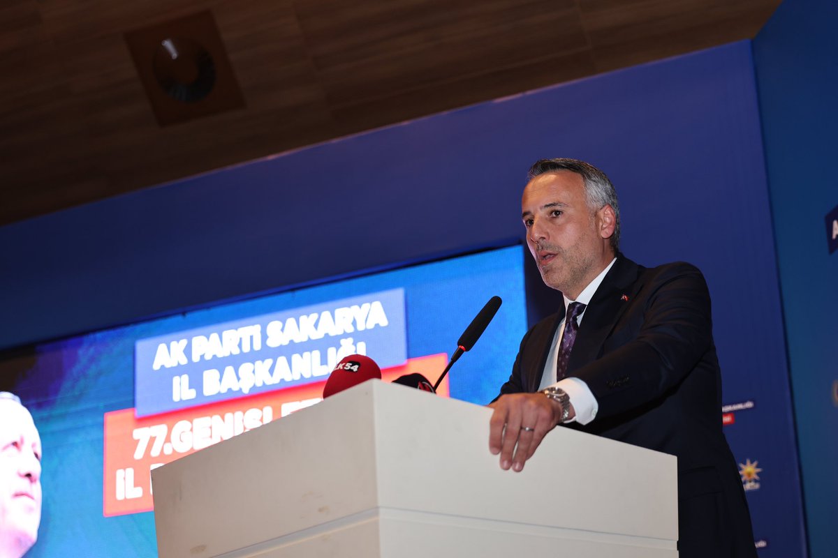 yunustever's tweet photo. AK Parti kadroları olarak Genel Başkanımız, Cumhurbaşkanımız Sayın Recep Tayyip Erdoğan’ın liderliğinde, milletimizin gösterdiği istikamette ilerlemeye devam edecek, çalışmalarımızı aynı azim ve kararlılıkla sürdüreceğiz inşallah. 

#BirlikteDahaGüçlüSakarya 📸 https://t.co/1fteI5TGQG