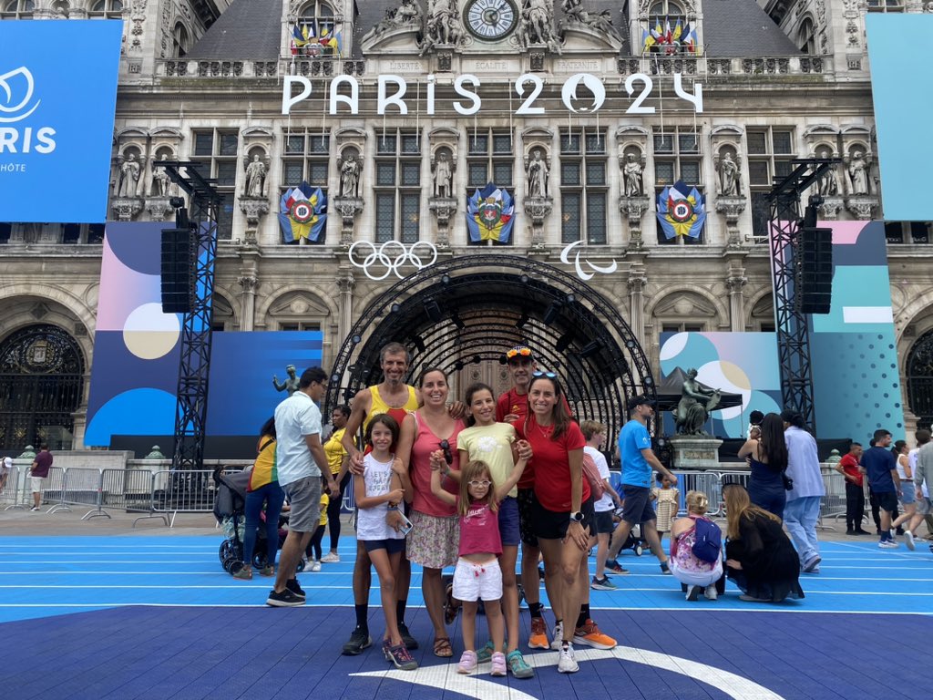 Hoy en el estadio, mañana en la maratón #ParisOlympics2024 preparados para animar a tope a <a href="/YagoRojo95/">Yago Rojo</a> <a href="/TARIKU_/">Tari</a> #Chakir ¿algo que gritarles <a href="/lmmberlanas/">LMMBerlanas</a> ? con <a href="/Javikibi/">Javi García</a> y la familia Villalobos-Sanfabio al completo 😜 <a href="/AmayaSanfabio/">Amaya Sanfabio</a> <a href="/VillalobosPablo/">Juan pablo Gabriel villalobos</a>