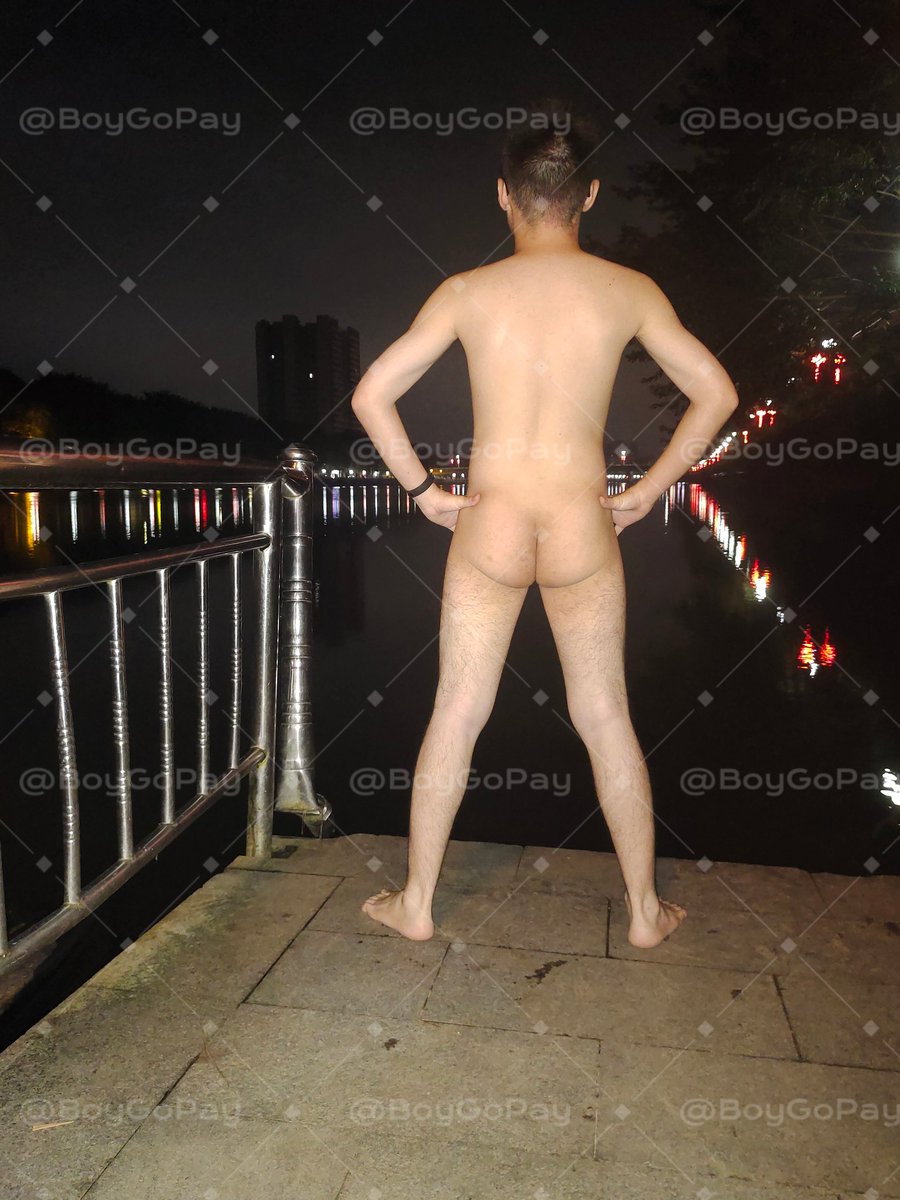 BoyGopay's tweet photo. 好喜欢在户外脱光光的感觉啊啊啊🥵
与自然融为一体✊返璞归真！河边的风真凉快！不知道在河对岸钓鱼的大叔看见了想不想操这条骚狗的逼😍！！！
#暴露 #野裸 #户外暴露 #天体 #裸体 #变态 #gay #骚狗 #骚逼 #无毛 #惠州龙门 #M #骚穴 https://t.co/ARxe2QlvgQ