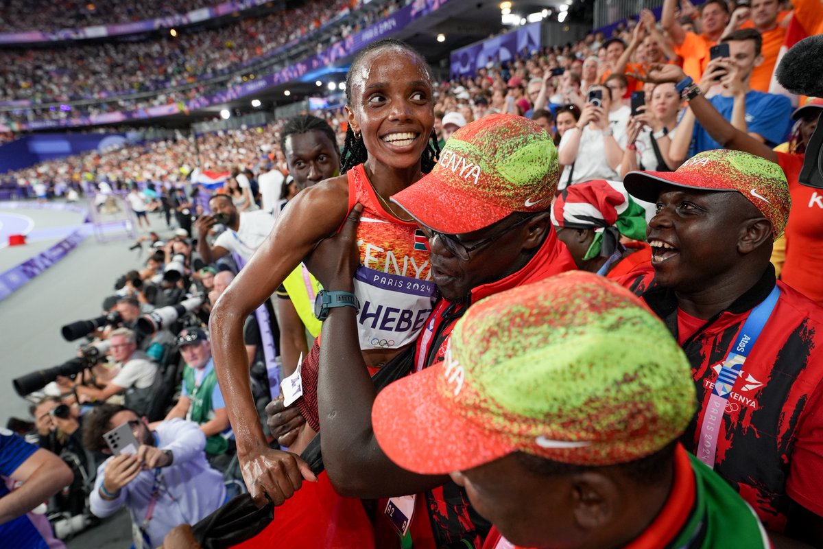 World Athletics (@worldathletics) on Twitter photo What a celebration ‼️
🇰🇪's Beatrice Chebet is the first athlete to win 2 individual gold medals at <a href="/Paris2024/">Paris 2024</a> 🤯
#Paris2024 #Olympics What a celebration ‼️
🇰🇪's Beatrice Chebet is the first athlete to win 2 individual gold medals at <a href="/Paris2024/">Paris 2024</a> 🤯
#Paris2024 #Olympics