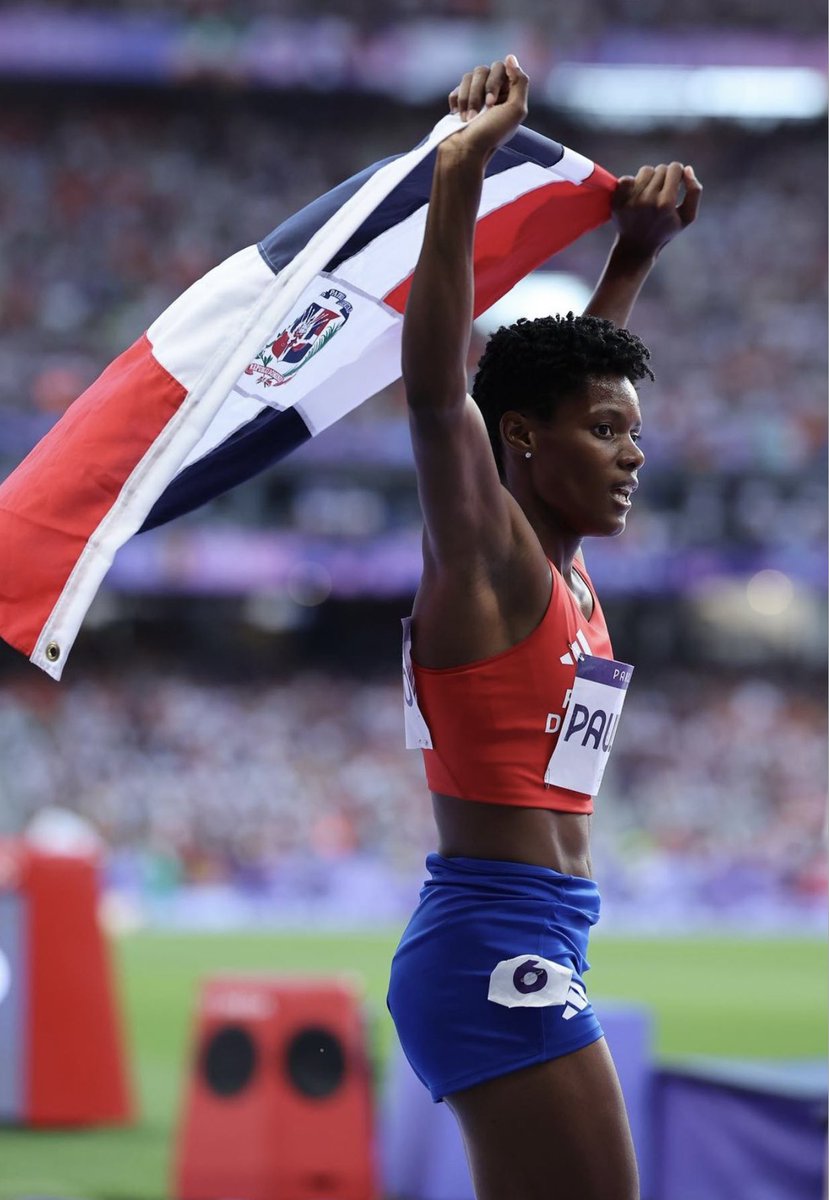 Hoy nos vestimos con la bandera tricolor y celebramos el oro que nos dio Marileidy Paulino, una atleta con mucha disciplina y dedicación que demostró que sí se puede. Dominicanos somos todos!!! 🇩🇴🇩🇴🇩🇴