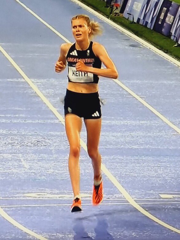 AsicInstinct's tweet photo. First rule of running: Always finish. Well done Megan Keith.

#athletics #Olympics https://t.co/vRFzHP2T9L