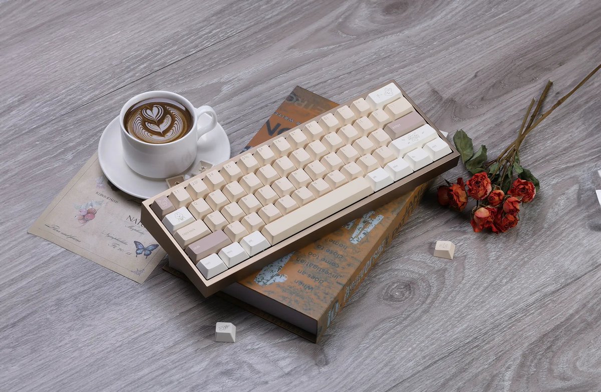 The following products are now available for IN-STOCK purchase: 

FBB SFC 1990 Keycap Set divinikey.com/products/fbb-s…

Strawberry Cake Rabbit Keycap Set divinikey.com/products/straw…

Toffee Rabbit Keycap Set divinikey.com/products/toffe…