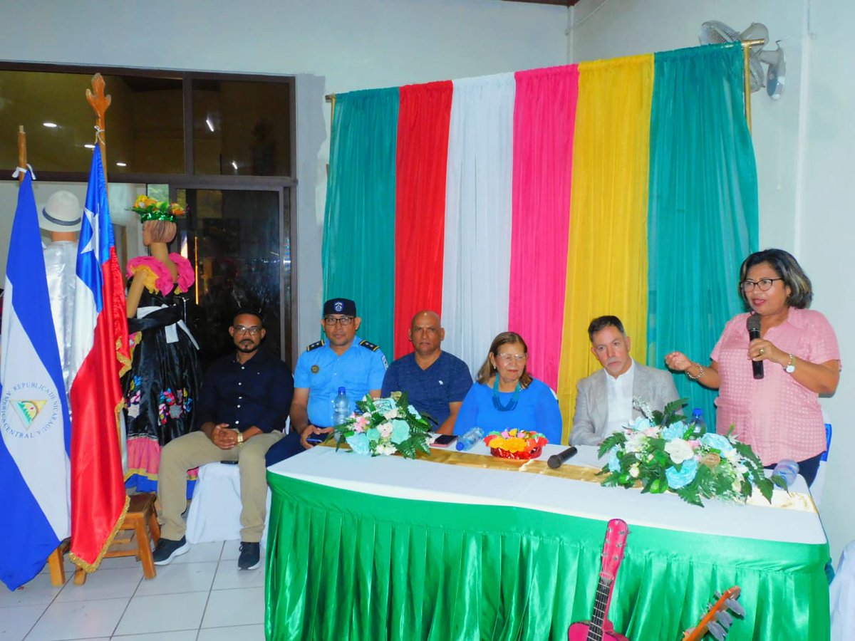 EmbaChileNic's tweet photo. Embajada de Chile en Nicaragua con el apoyo del Instituto de las Culturas y la Alcaldía de El Viejo Chinandega, inauguró la exposición “Marta Carrasco, colores de la infancia” en la Casa de Cultura de dicha ciudad, la que estará abierta de manera gratuita hasta el 20 de agosto. https://t.co/DKnWJ0ADvh