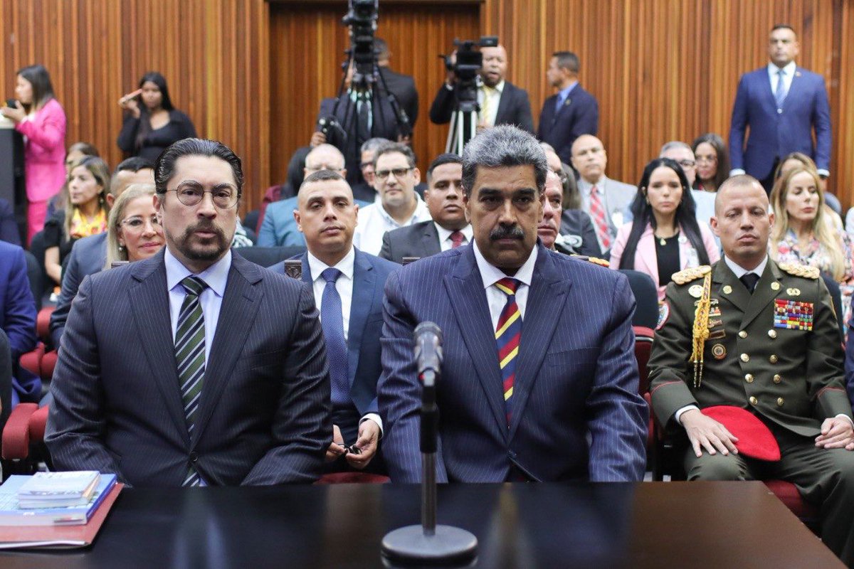 teleSURtv's tweet photo. #ENFOTO | Presidente de #Venezuela, @NicolasMaduro, asiste al Tribunal Supremo de Justicia en el marco de la investigación del proceso electoral efectuado el pasado 28 de julio https://t.co/aEzhozJXPC