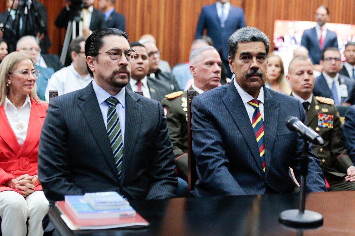 teleSURtv's tweet photo. #ENFOTO | Presidente de #Venezuela, @NicolasMaduro, asiste al Tribunal Supremo de Justicia en el marco de la investigación del proceso electoral efectuado el pasado 28 de julio https://t.co/aEzhozJXPC