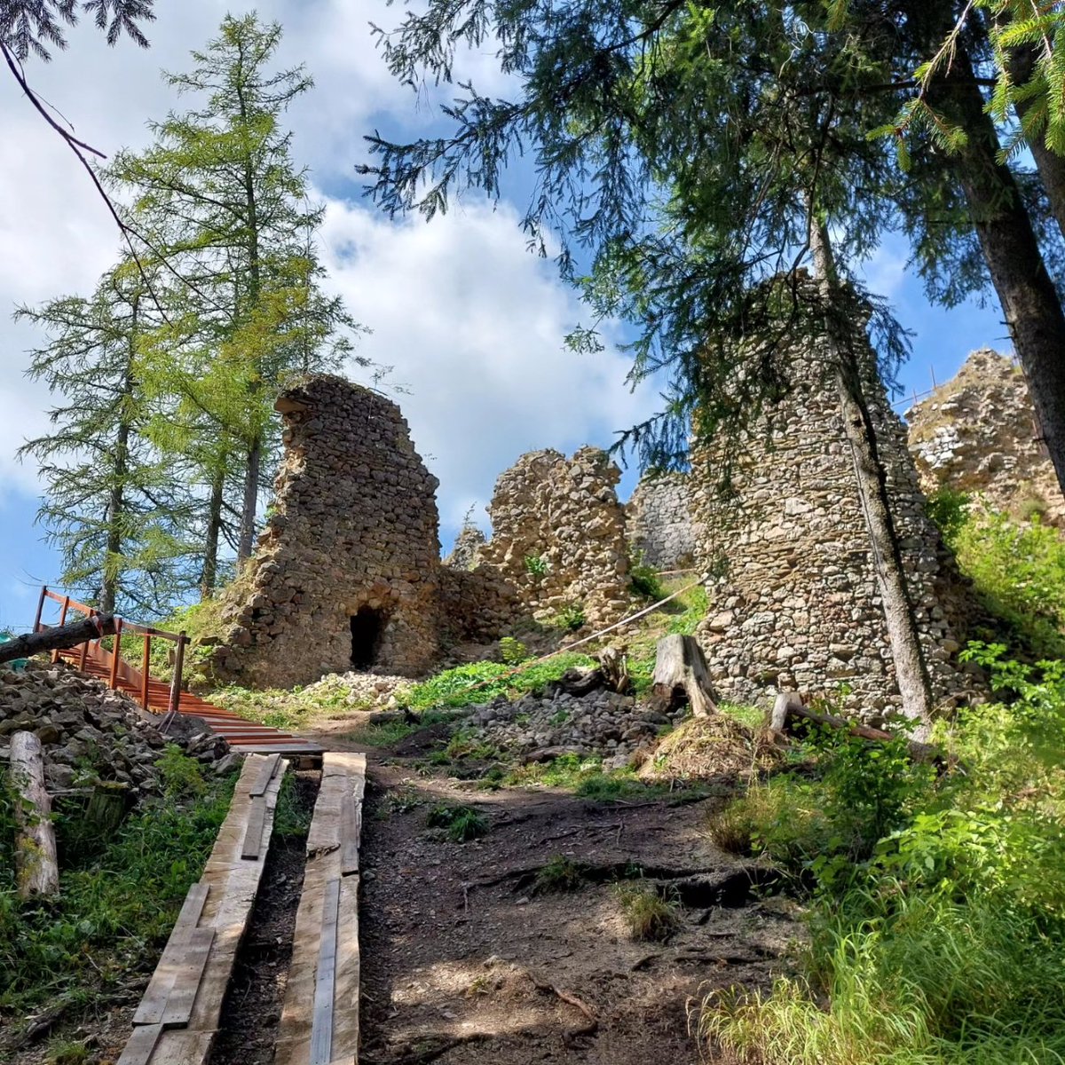 M_B_art's tweet photo. #výlet #hrad #Vršatec #letisko #slavnica https://t.co/6ACUed1UXH