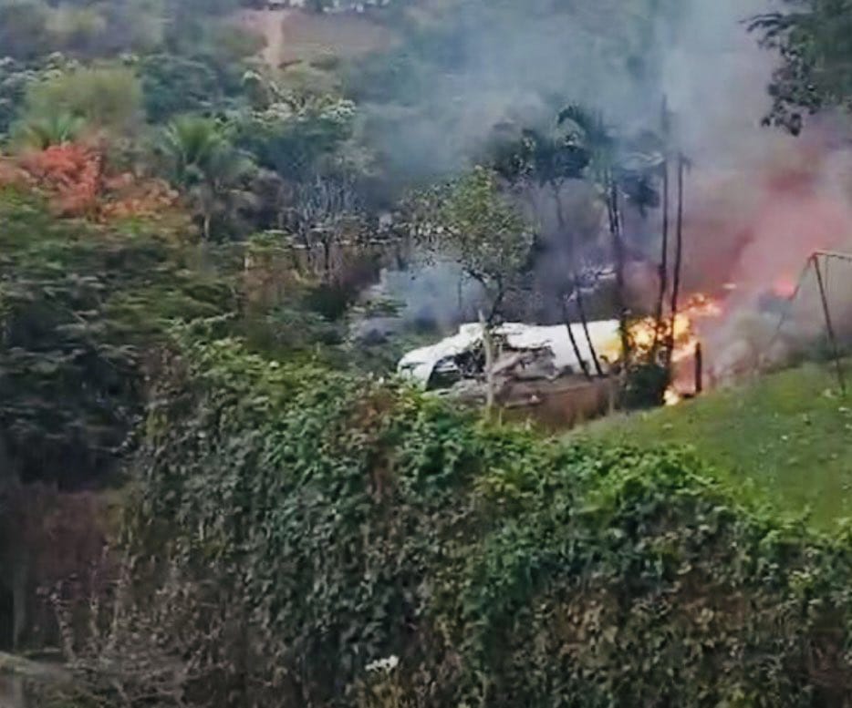 GhunawatMunesh's tweet photo. Passenger plane crashed in Sao Paulo Vinhedo, Brazil, 62 people were on board, flight number 2283, it was a large passenger plane.
🛬🛫
This is a very sad and horrific accident..🥲🙏
#Brazil #SauPaulo #Vinhedo #ATR_72 #Collision #planecrash #saopaulo https://t.co/MFj5NL7sWe