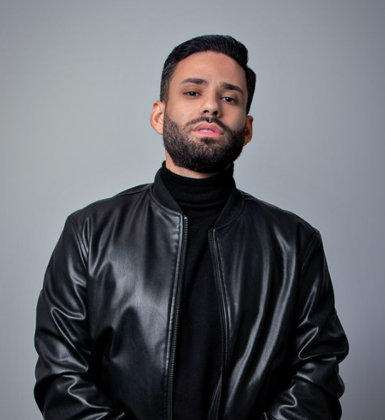 RapMais's tweet photo. 🚨Rapper Krawk é criticado após mostar apoio a Pablo Marçal, candidato a Prefeito de São Paulo, nas redes sociais 

"Você é uma vergonha para o rap, e não tem um pingo de consciência de onde passou anos da sua vida", diz um dos tweets que viralizou sobre o assunto. https://t.co/M9tVIf8vob