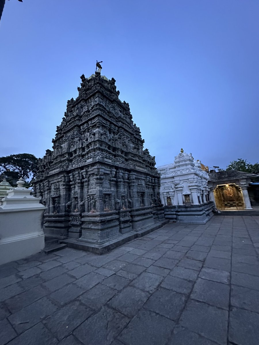 duvvuri_md's tweet photo. Beautiful India! Great to be back home and visit the Andhra coast. I cant believe the architecture from AD700s…
This is Bheemli beach &amp; Srikurmam temple with a beautiful tortoise garden.
#india #thisismyindia https://t.co/Bqm9nZMYOD
