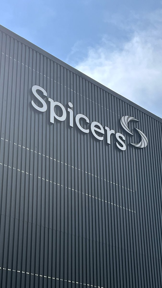 Keep your eyes peeled for the new Spicers Canada sign when you drive past the Courtland exit.
Good luck on the move!👍
🌞
#signinstallation #kitchener #waterlooregion
#signs #paper #customsigns #printmedia