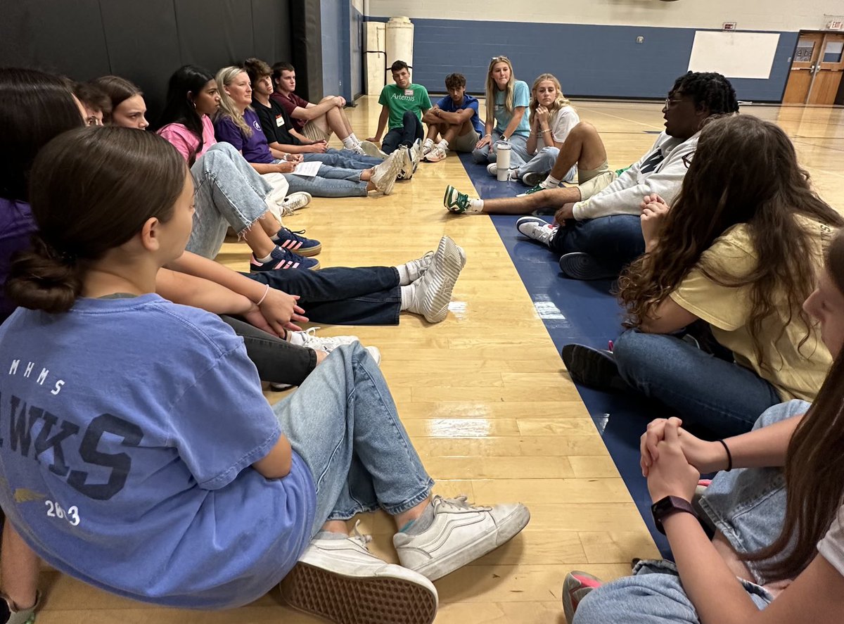 traceyarmour's tweet photo. First Annual MHMS Student Leadership Conference ⁦@merrolhydehawks⁩ was a huge success!  The day ended with small group seminars. ⁦@PaideiaCenter⁩ ⁦⁩ https://t.co/ISXt0VOhxc