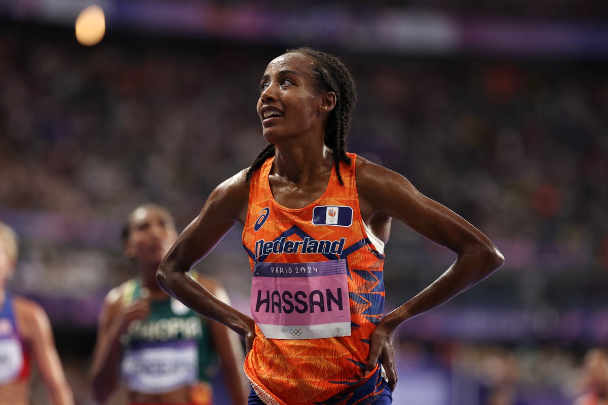 WorldAthletics's tweet photo. Another one for @SifanHassan 🙌

5000m 🥉 
10,000m ���� 

Will she be able to win another medal in the women's marathon on Sunday morning? 👀 https://t.co/5luu9TxHu5