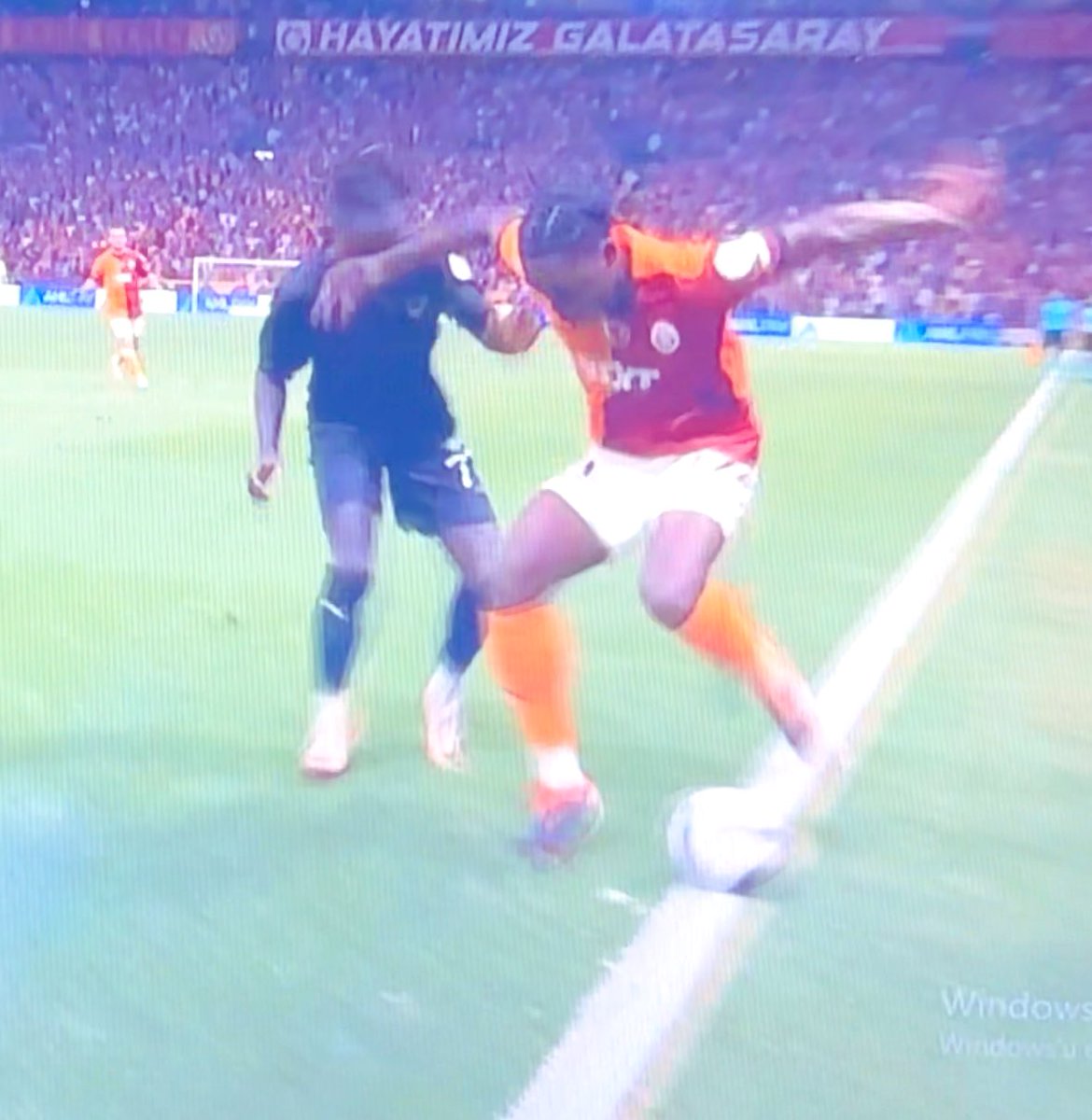 Hacıosmanoğlu Çıkıp Konuşacak mısın Bakalım  ? Yüreğin yetecek mi.!

Gs ye çıkmayan 3 net kart!

Olmayan penaltı!

Var'a bile gidilmedi.!

#GSvHTY #allahbelanızıversin En Nesyri Barış Alper Soktular dusan tadic uçardı batsuhayi ibrahim hacıosmanoğlu