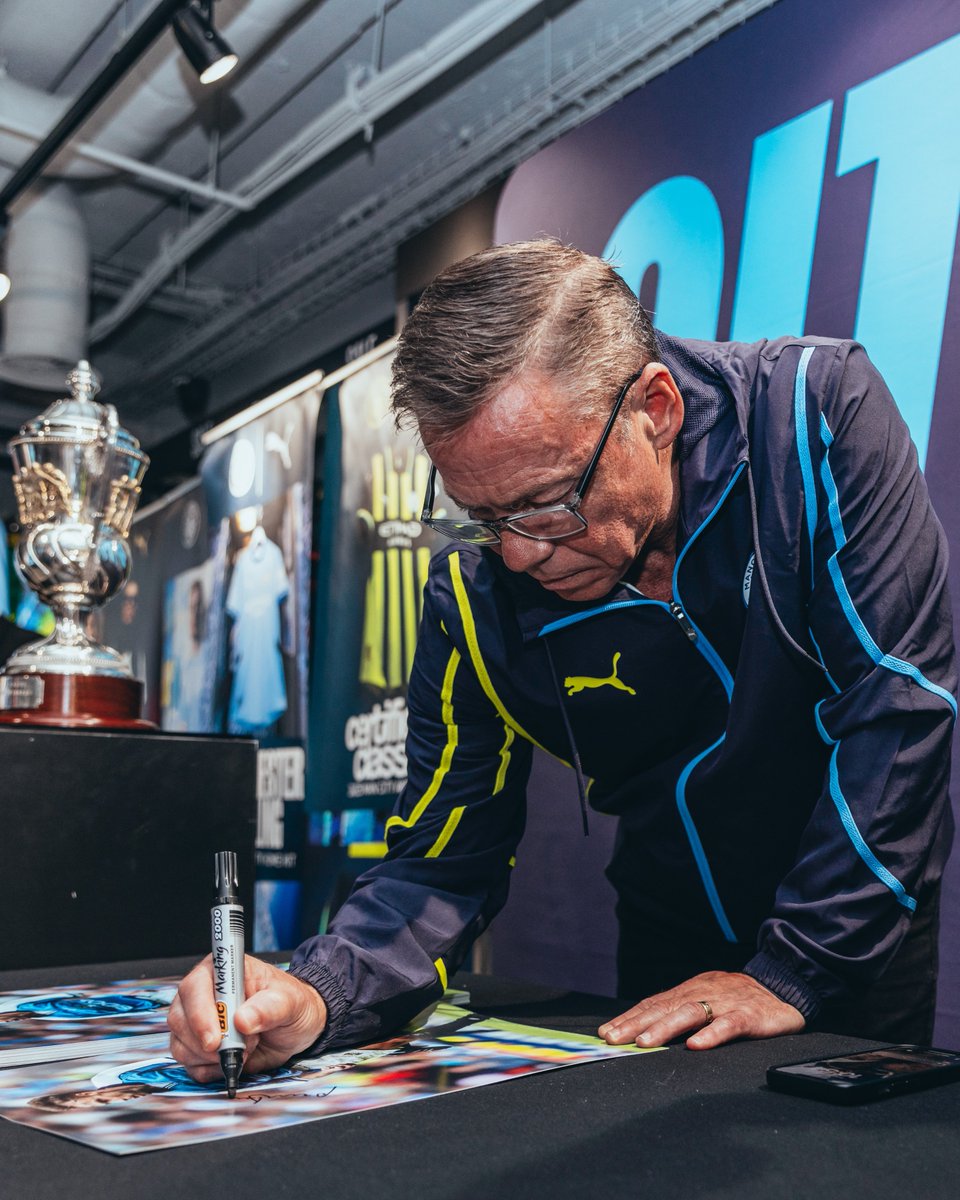 ManCity's tweet photo. A kit launch day to remember with @OfficialPDickov in the CityStore! 🤩🩵

🤝 @pumafootball https://t.co/3vu5FesOo9
