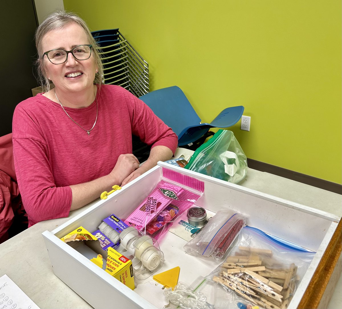 FUN! This afternoon on Radio Active📻with <a href="/JessicaNgCBC/">Jessica Ng 吳 芮 芬</a> we're talking junk drawers.

Do you have one or more and what's in there? It's tied to a recent DIY junk drawer confession session at the #yeg reuse centre.

This is Nicole Simpson's kitchen junk drawer before and after.